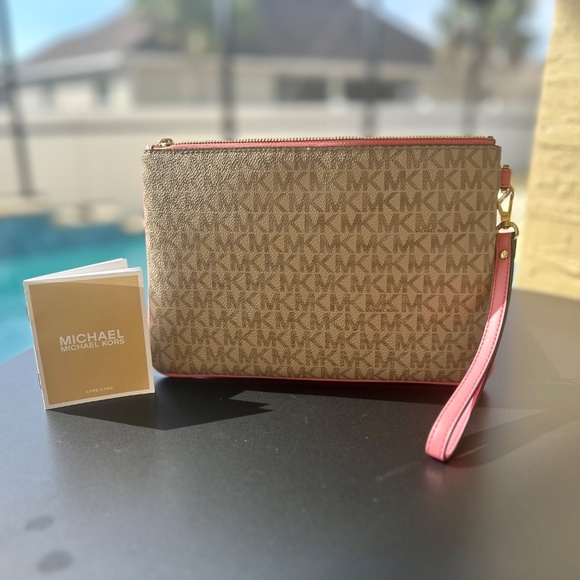 Michael Kors, Large Zip 2 in 1 Card Case and Wristlet - Picture 3 of 11